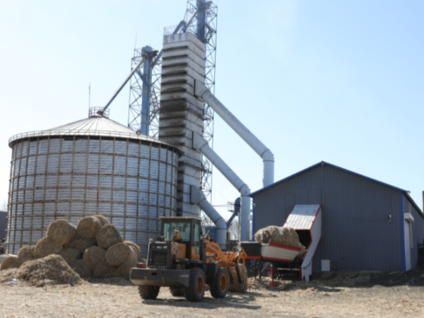 煤價(jià)上漲，糧食烘干用上生物質(zhì)秸稈大包直燃熱風(fēng)爐，一年省下30萬